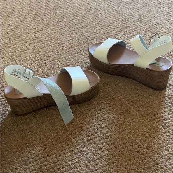Steve Madden platform sandals - Picture 2 of 3